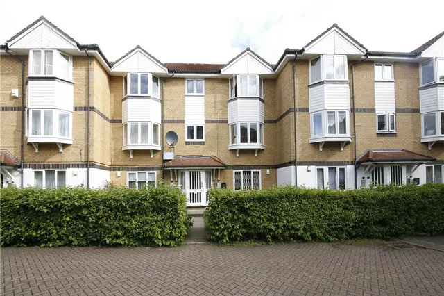 Photo 3 — Flat 83, 13 Sheppard Drive, London