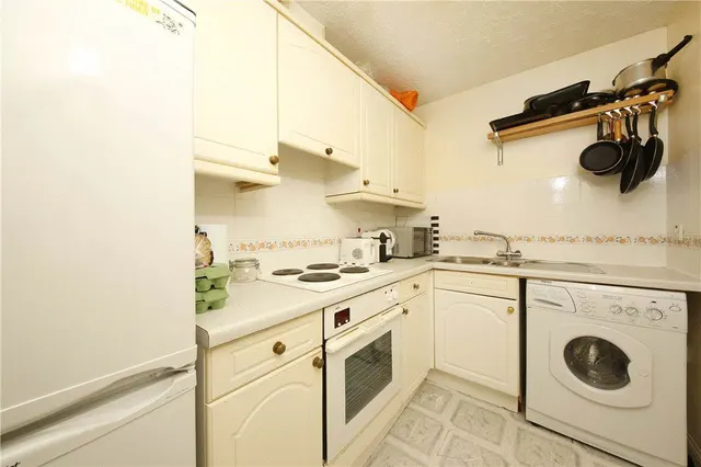 Photo 2 — Flat 83, 13 Sheppard Drive, London