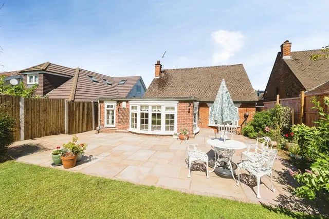 Photo 3 — Lechmere Avenue, CHIGWELL, Essex, IG7