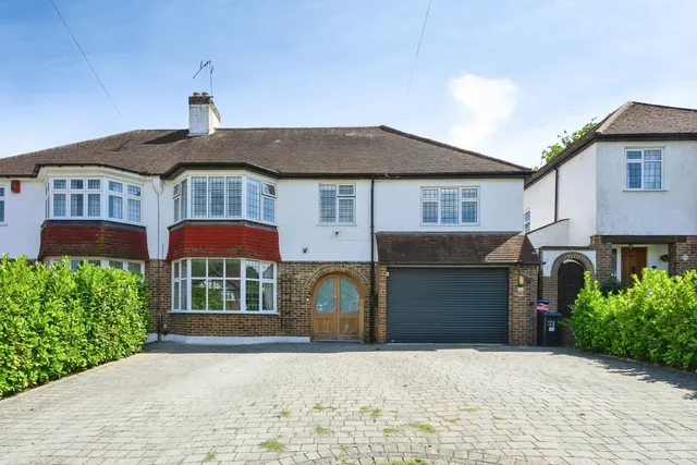 Byron Avenue, Coulsdon, CR5, photo 1