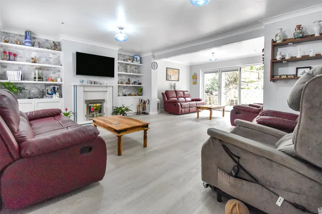 Photo 2 — Cranmore Gardens, Aldershot, Hampshire, GU11 3BQ