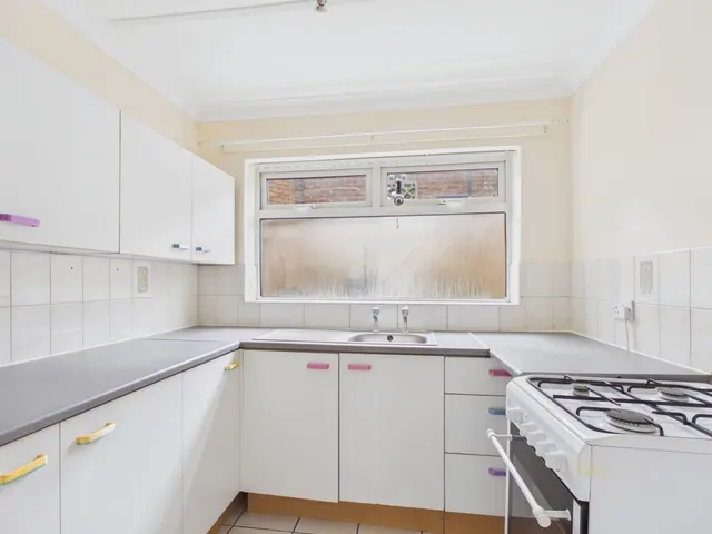 Kingshill road, SN1, photo 2