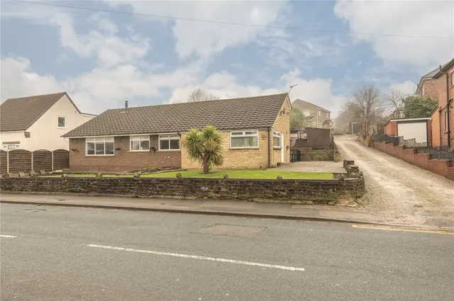 White Lee Road, Batley, WF17, photo 2