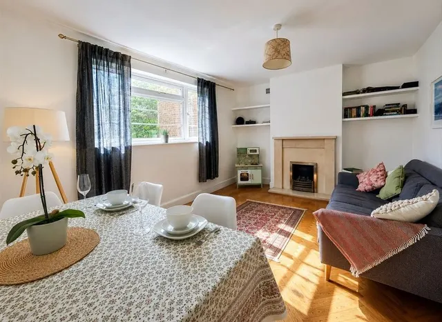 Photo 2 — Queens Road, Twickenham, TW1