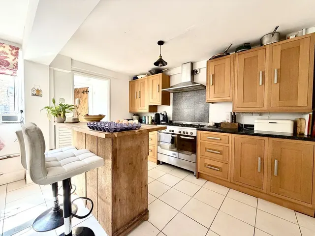 Shelburne Road, Calne, photo 2