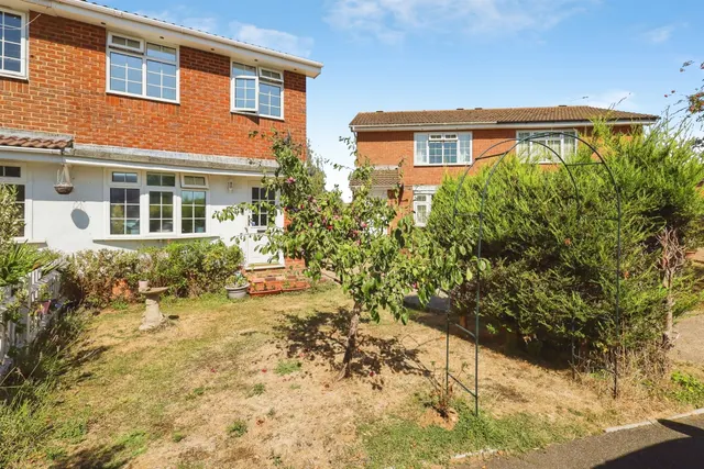 Quinnell Drive, Hailsham, BN27, photo 2