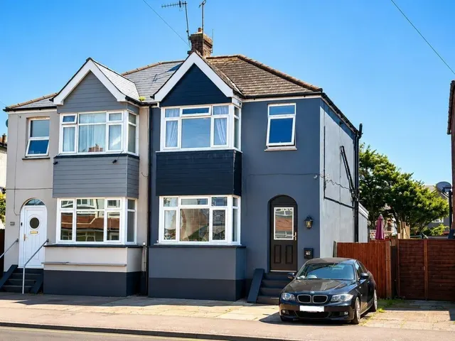 Bexhill Road, St. Leonards-On-Sea, photo 1