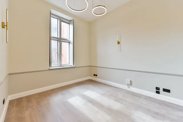 Photo 3 — 11 Belgrave House, 1-7 Clapham Road, London