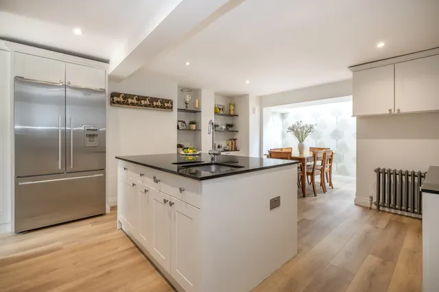 Photo 3 — Cranbury Road, London, SW6