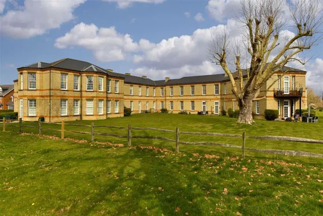 Horton Crescent, Epsom, KT19, photo 1