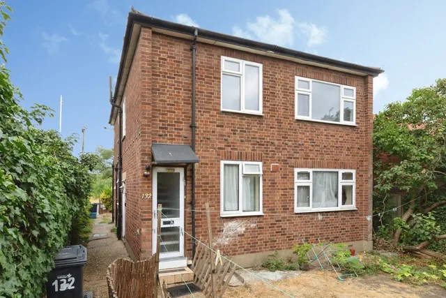 Beehive Lane, Ilford, IG4, photo 1