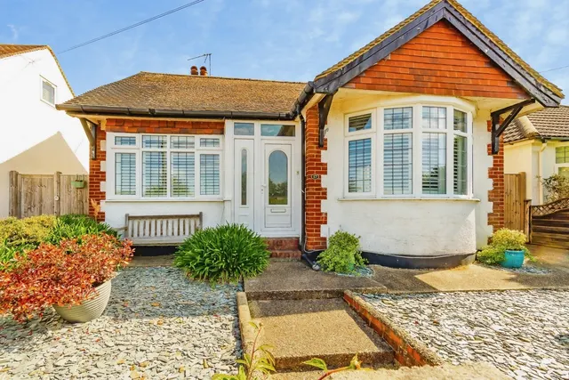Sunny Rise, Chaldon, Caterham, Surrey, CR3, photo 1
