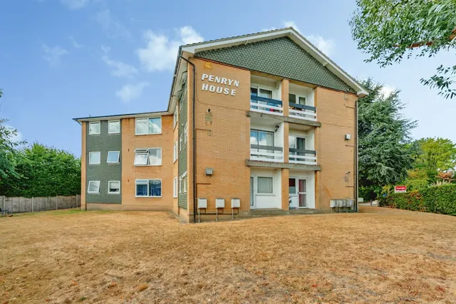London Road, Redhill, photo 1