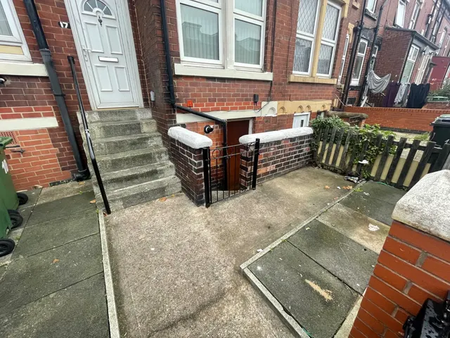 St. Hildas Place, Leeds, LS9, photo 2