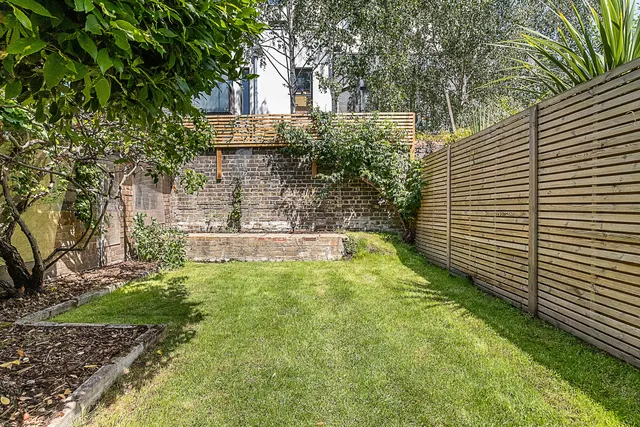 Photo 2 — Clapham Manor Street, London, SW4