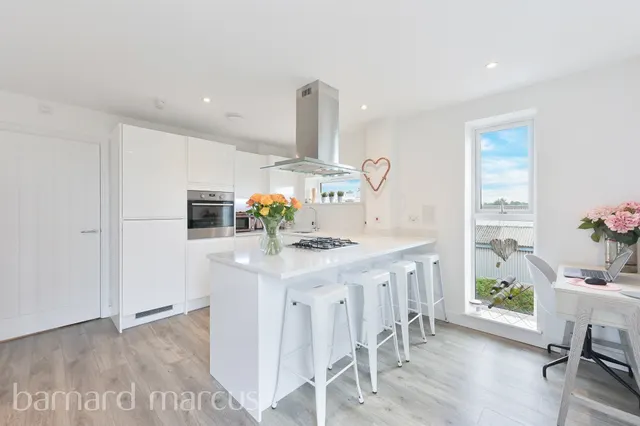 Tala Close, SURBITON, photo 1