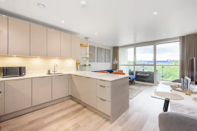 Photo 3 — 18 Mill Court, 8a Station Road, London