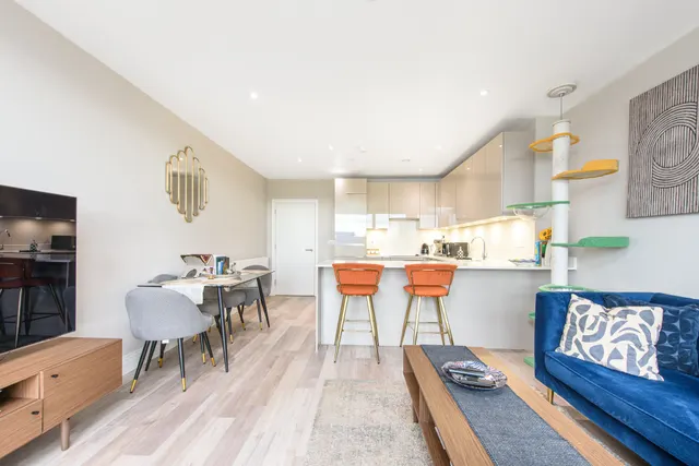Photo 2 — 18 Mill Court, 8a Station Road, London