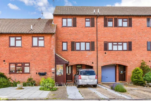 Dinsdale Gardens, Rustington, BN16, photo 1