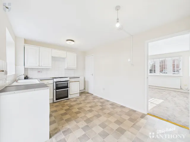 Photo 2 — Crocus Drive, Aylesbury, HP21 8YT