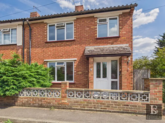 Stuart Close, Windsor, SL4, photo 1