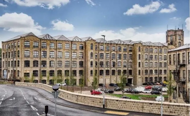 Upper Blakeridge Lane, Batley WF17 8FB, photo 1