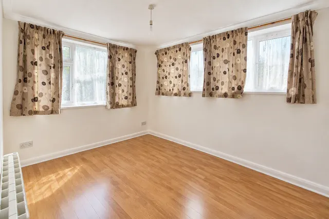 Corban Road, Hounslow, TW3, photo 2
