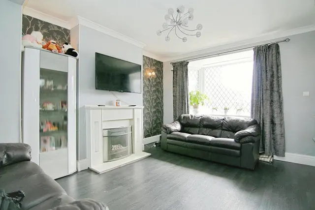 Owlcotes Road, Pudsey, LS28, photo 2