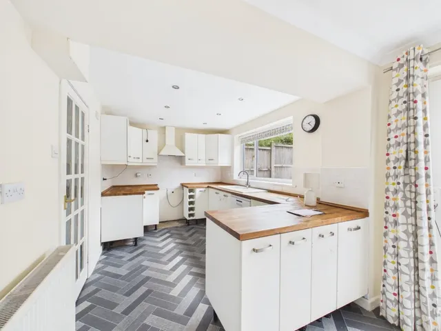 Swallowdale, Wildwood, ST17, photo 2