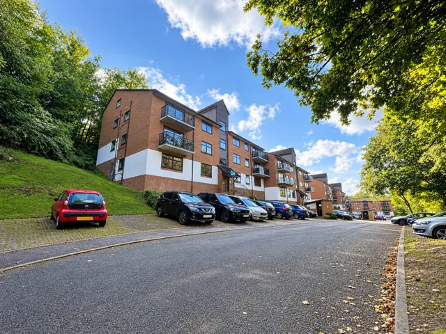 Treetops, Whyteleafe, CR3, photo 1