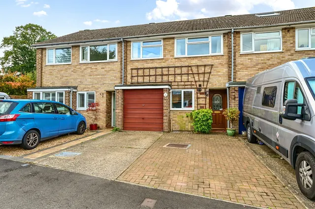 Northfield Close, Church Crookham, Fleet, Hampshire, GU52 6EE, photo 1