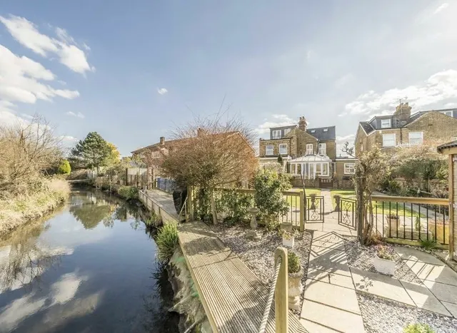 Linden Way, Shepperton, TW17, photo 1