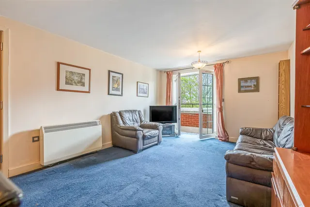 Knighton Park Road, Leicester, LE2, photo 2
