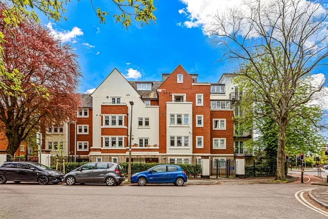 Knighton Park Road, Leicester, LE2, photo 1