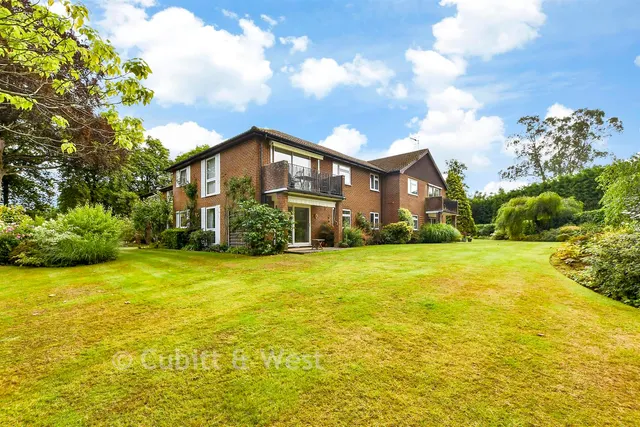 Knowle Lane, Cranleigh, GU6, photo 1