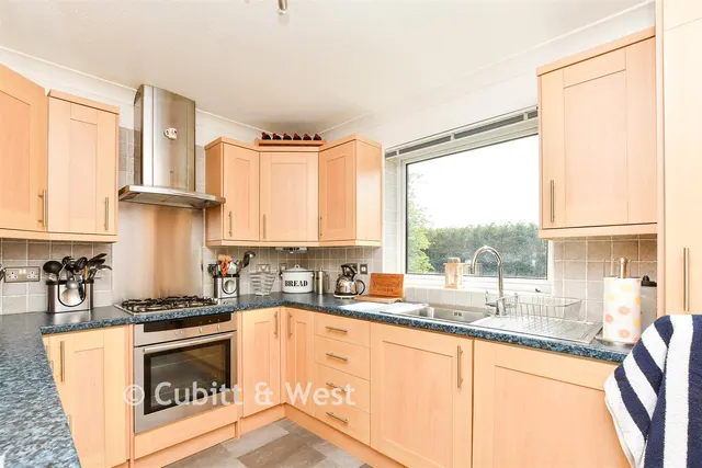 Knowle Lane, Cranleigh, GU6, photo 3