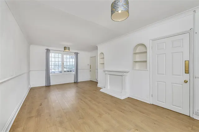 Photo 3 — Gauden Close, London, SW4