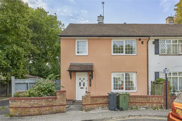 Gauden Close, London, SW4, photo 1