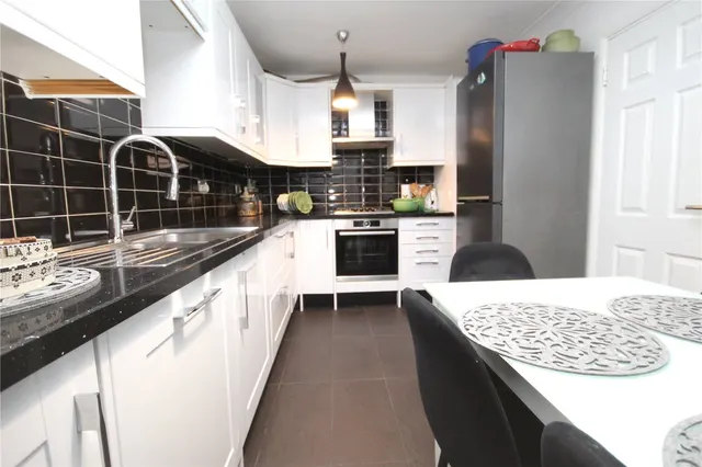 Oakmoor Way, Chigwell, IG7, photo 1