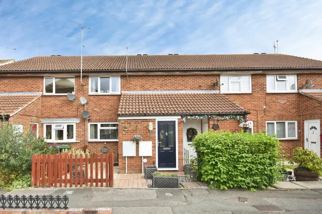 1 bedroom flat — Aspen Close, Aylesbury, HP20
