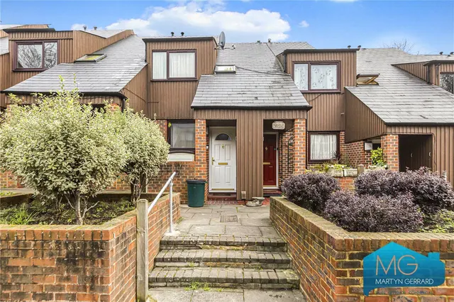 Cowper Gardens, Southgate, N14, photo 3