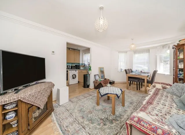 Photo 2 — Ravens Close, Surbiton, KT6