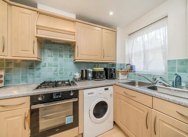 Photo 3 — Ravens Close, Surbiton, KT6