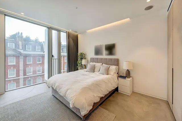 Buckingham Palace Road, Victoria, SW1W, photo 2