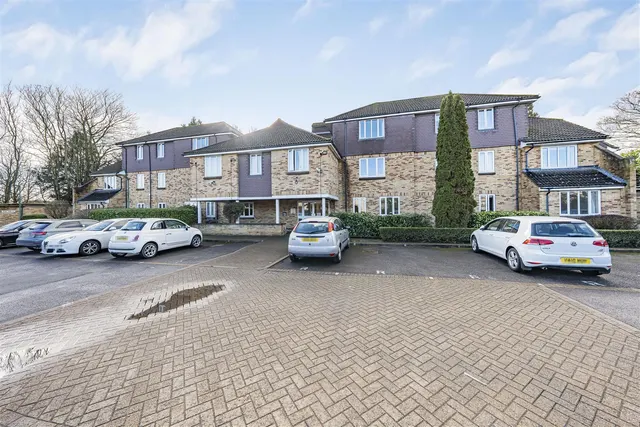 Byron Court, Windsor, Berkshire, SL4 4PU, photo 1