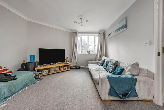 Photo 2 — Byron Court, Windsor, Berkshire, SL4 4PU