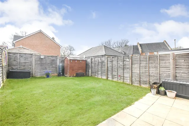 Photo 2 — Unwin Close, Hook, Hampshire, RG27 9FL