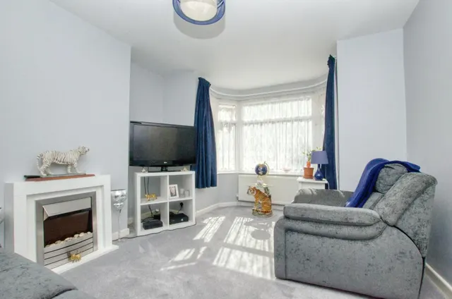 Photo 3 — Copsewood Road, Bitterne Park, Southampton, SO18 1QU