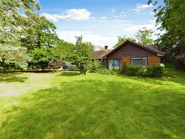 Dunt Lane, Hurst, RG10, photo 1