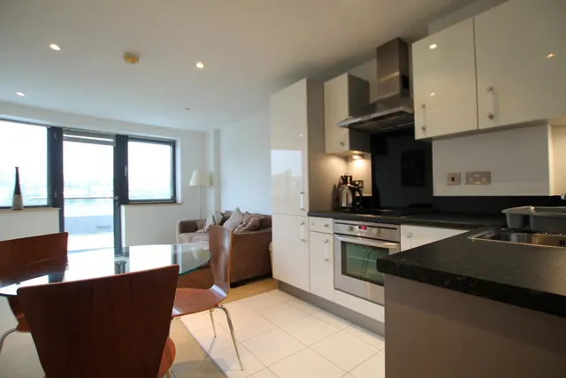 Salts Mill Road, Shipley, BD17, photo 3